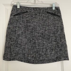 Banana republic grey and white tweed skirt